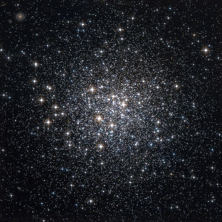 M72_Hubble_WikiSky
